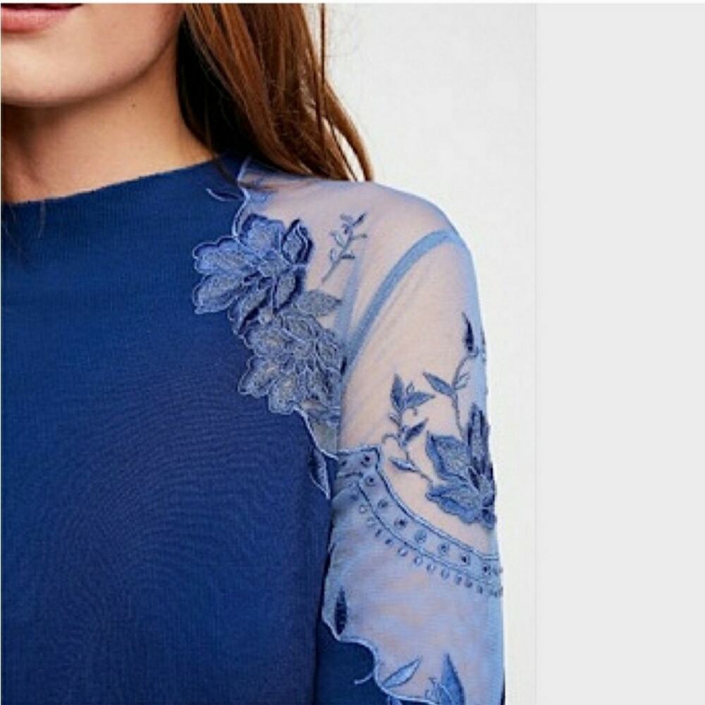 Free People Blue Lace Shoulder Long Sleeve Top Medium - Picture 9 of 10